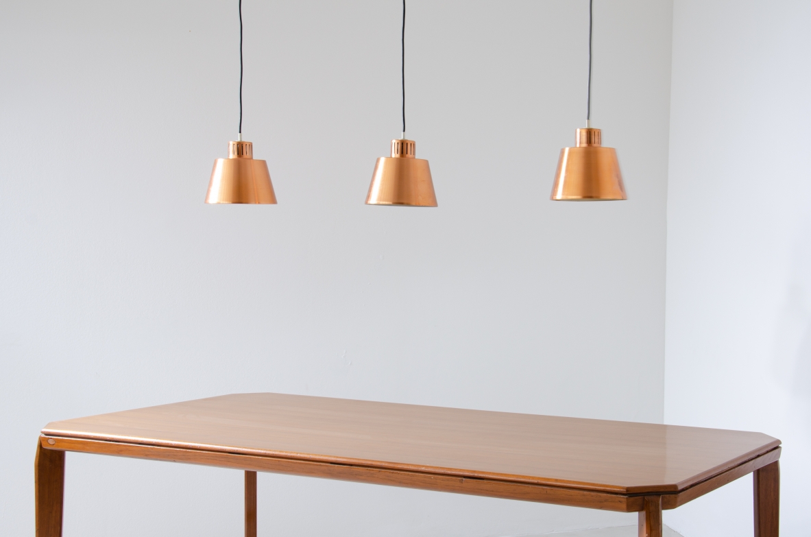 Set of 3 pendant lamps in brushed copper and lacquered aluminum, 1950s.