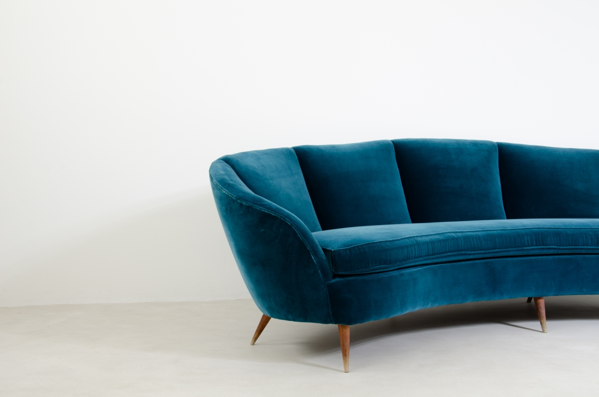 Very large and elegant sofa with a beautiful curved shape, Italy 1940's.