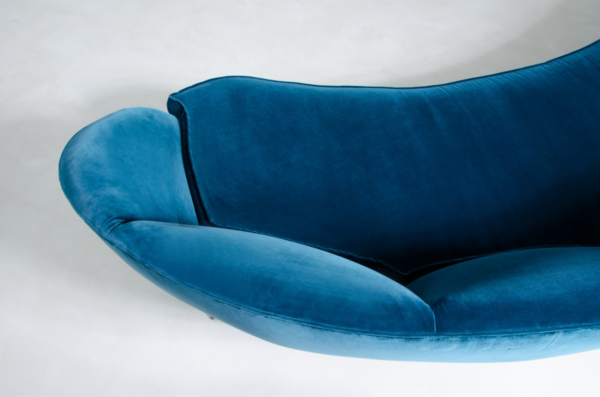 Very large and elegant sofa with a beautiful curved shape, Italy 1940's.
