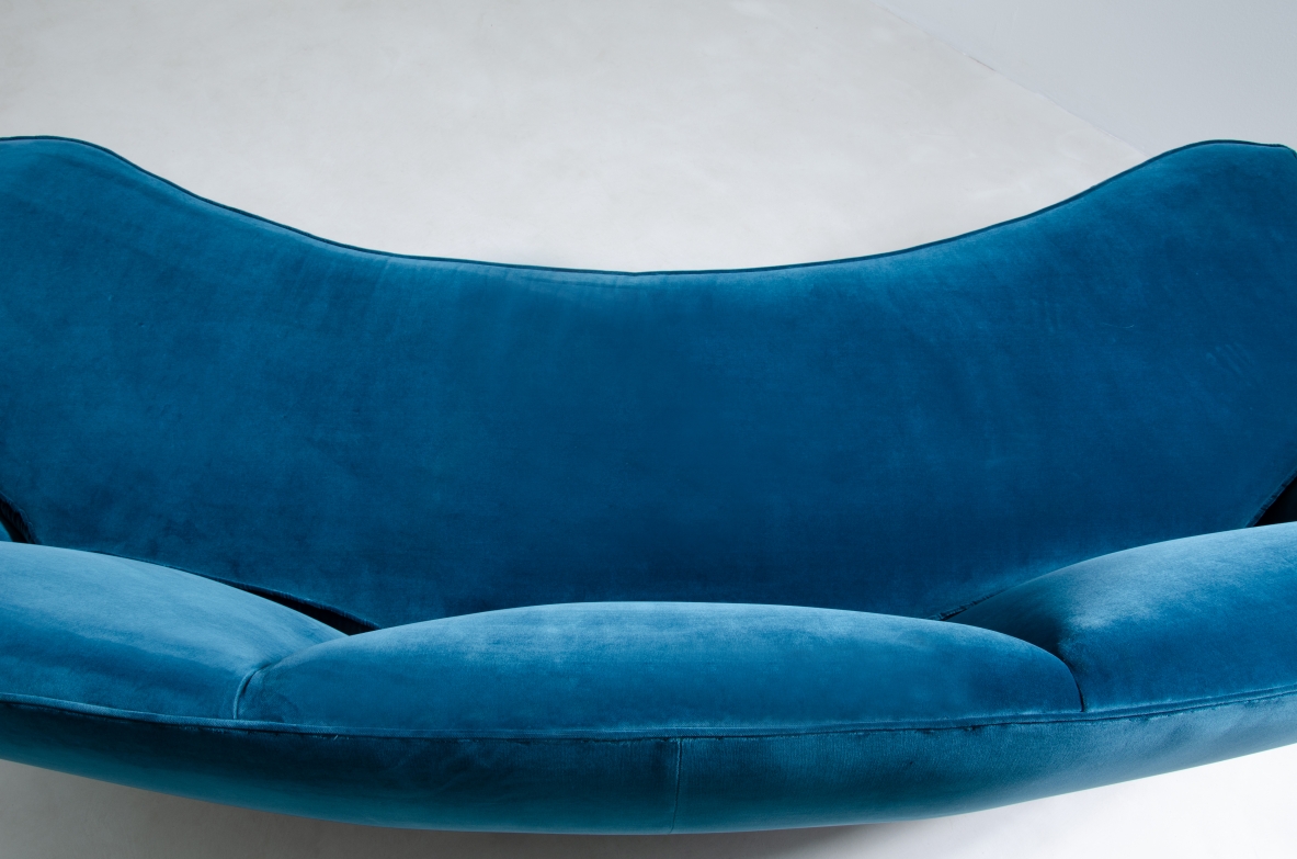 Very large and elegant sofa with a beautiful curved shape, Italy 1940's.