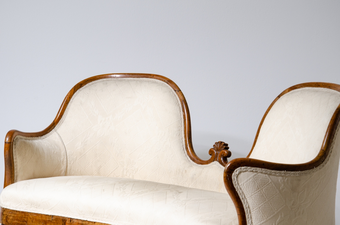 Elegant two-seater sofa in wood and fabric.  Italy, epoque Charles X, around 1830.