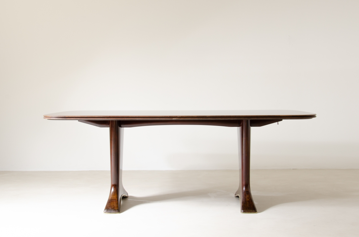 Osvaldo Borsani, walnut dining table Borsani Varedo, 1940s.
