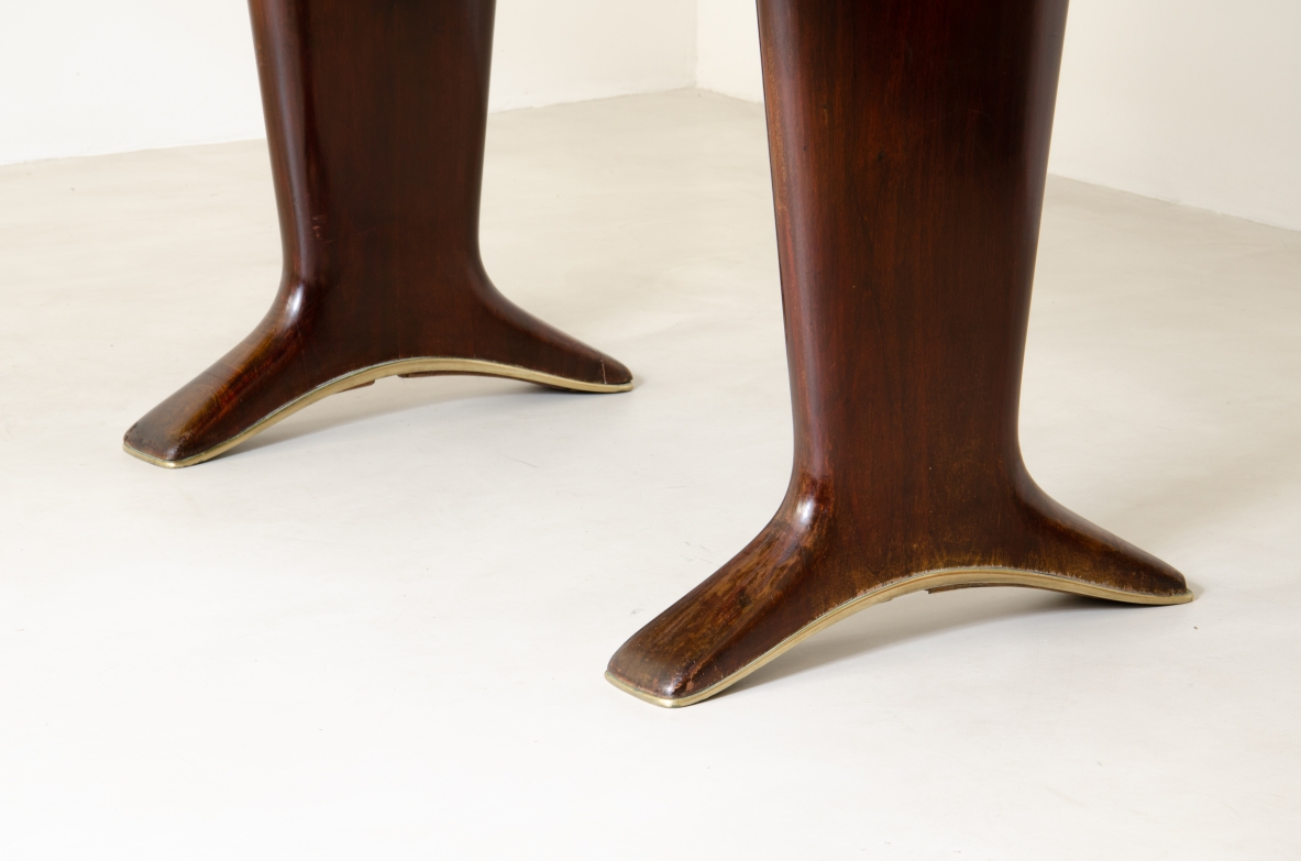 Osvaldo Borsani, walnut dining table Borsani Varedo, 1940s.