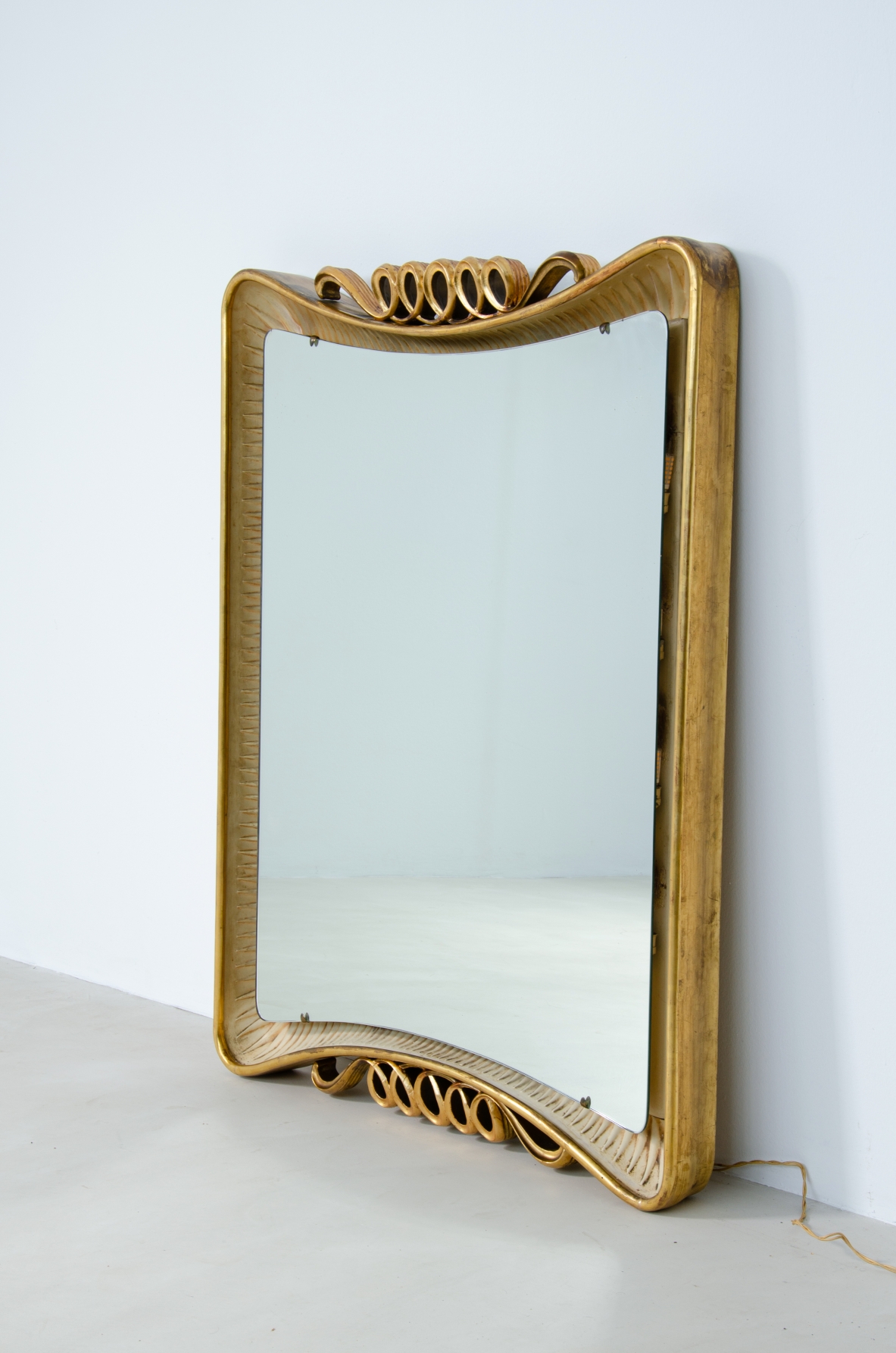 Osvaldo Borsani, rare backlit mirror in gilded wood.  ABV Borsani Varedo manufacture, 1940's.
