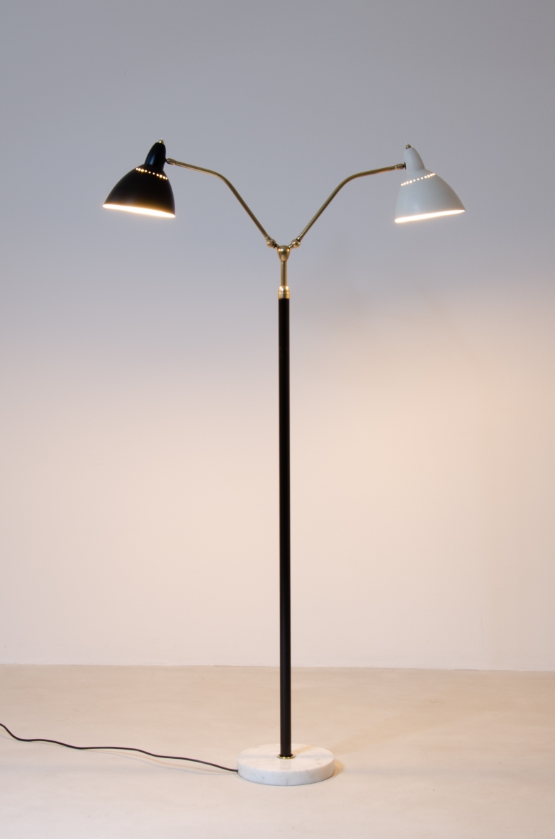 Floor lamp with marble base, brass stem and double diffuser in painted metal.  Prod. Lumen, 1950ca.