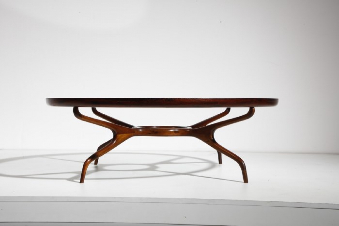 Giuseppe Scapinelli, grande tavolino con struttura di forma organica in palissandro e piano in cristallo, 1960ca.
