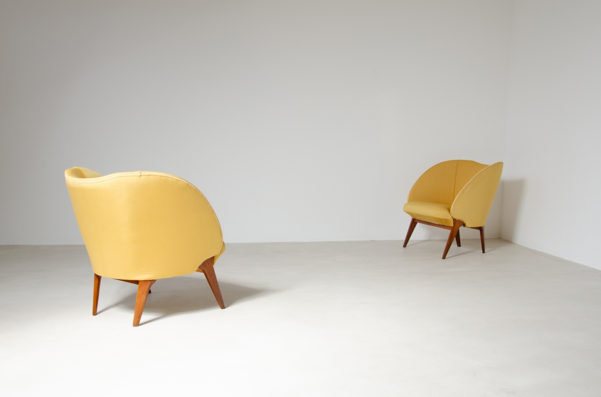 Federico Munari, pair of armchairs with sculptural shaped back.  Italian manufacture, 1950s.