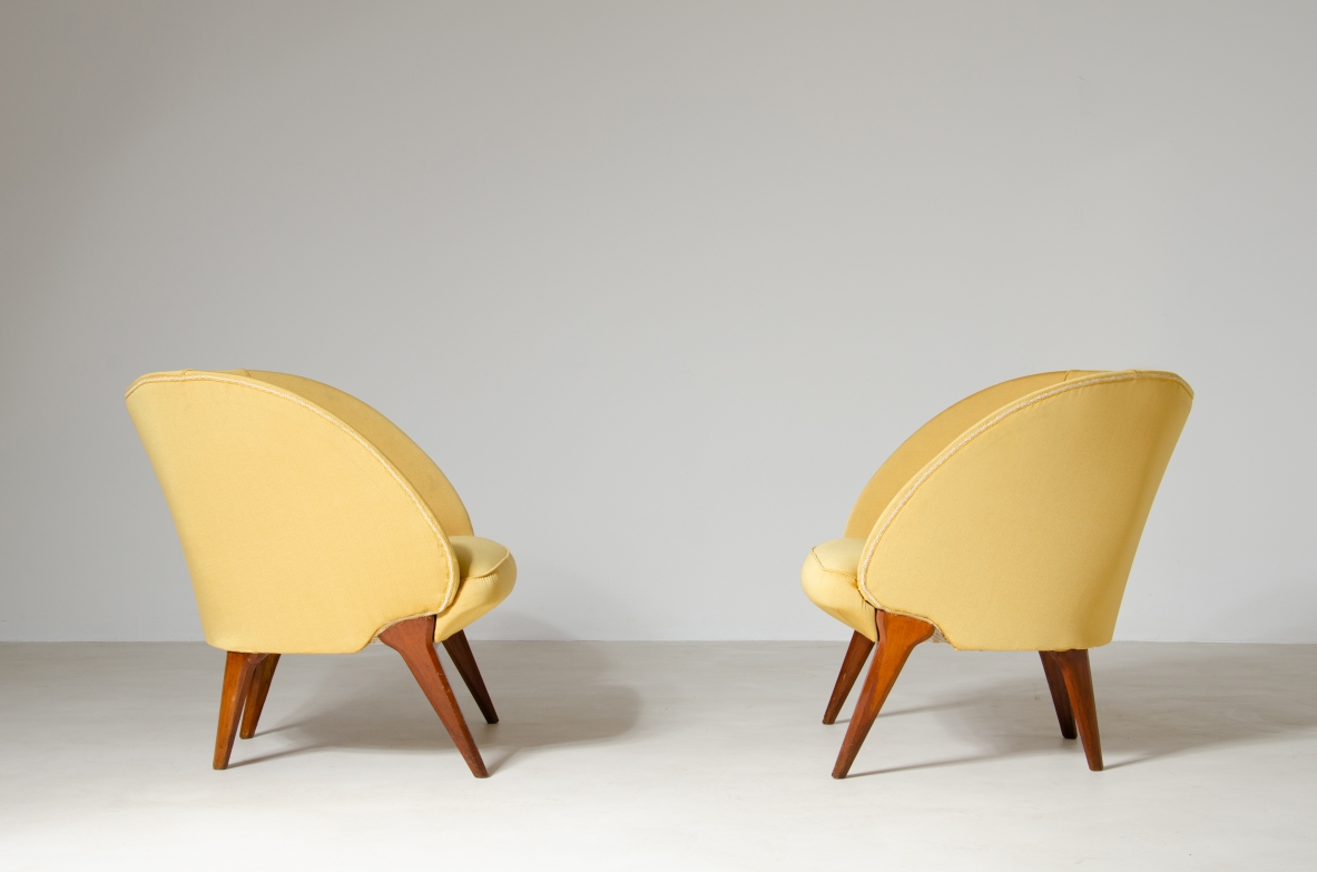 Federico Munari, pair of armchairs with sculptural shaped back.  Italian manufacture, 1950s.