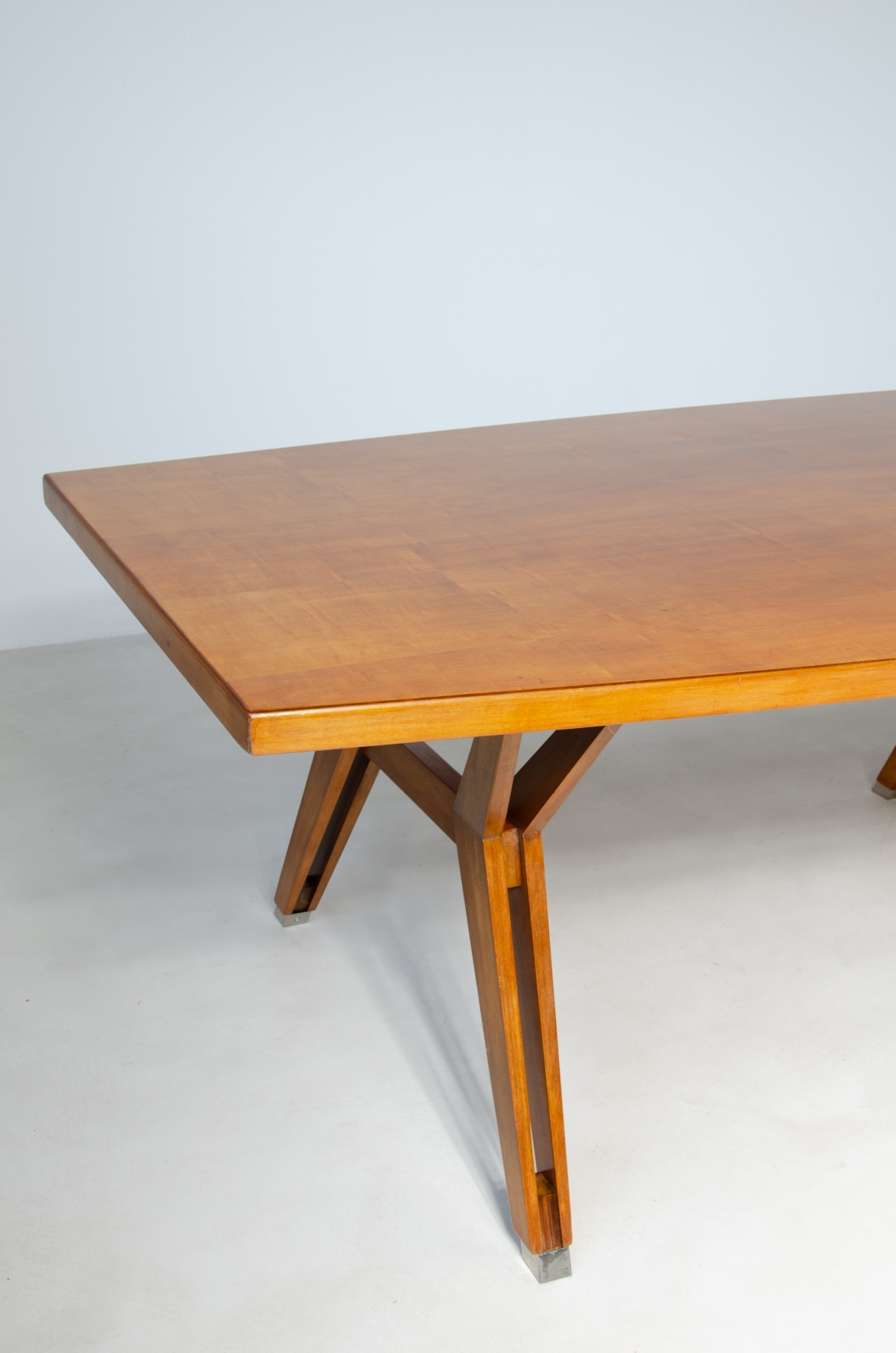 Ico Parisi, large table in blond walnut.  Prod. M.I.M. 1960s.