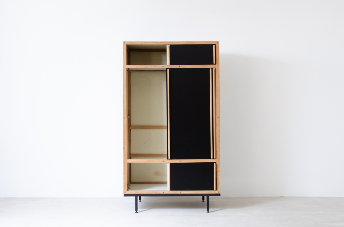 André Sornay (1902.2000)  Cabinet with sliding doors in two-color lacquered wood, wooden structure and lacquered plywood panels, iron base.  France, Lyon, 1950's.