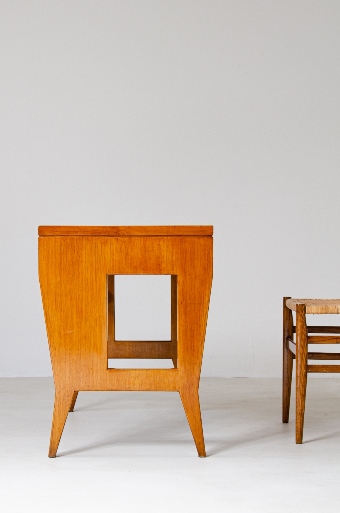 Giò Ponti, desk with wooden structure and brass tips, original brand BNL