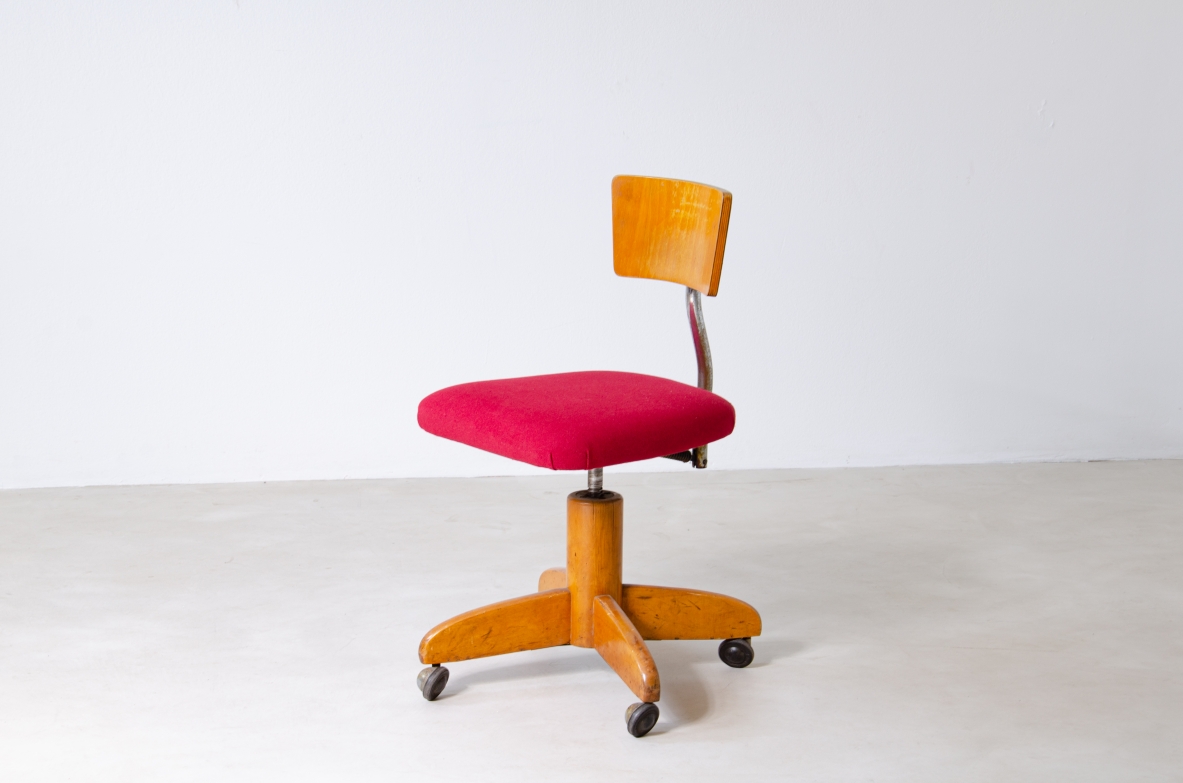Sedia da scrivania con struttura in metallo e legno, seduta imbottita.  Manifattura italiana, anni 40ca.