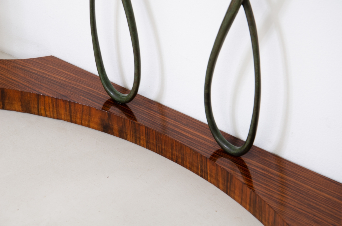 Elegante console con montanti laterali rivestiti in pergamena Attr.Guglielmo Ulrich, 1940ca.