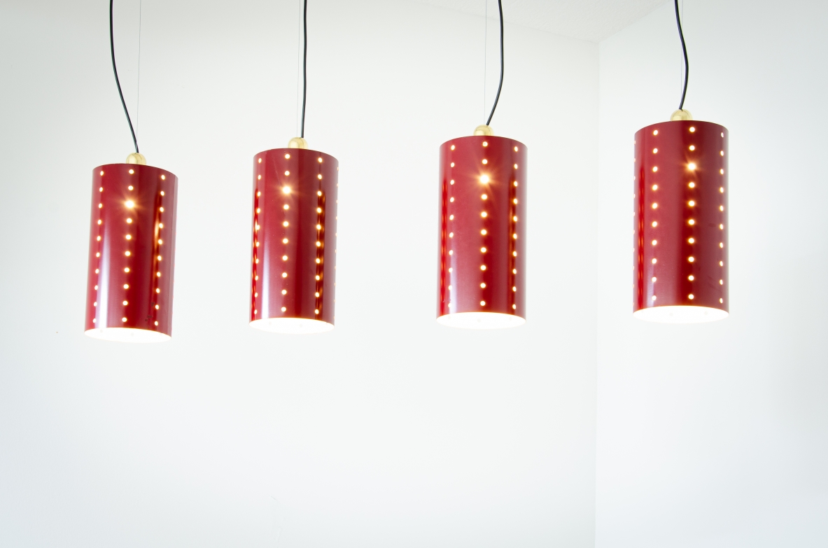 Quattro lampade a cilindro in metallo laccato e forato con bicchiere in ottone.  Manifattura italiana 1960ca.
