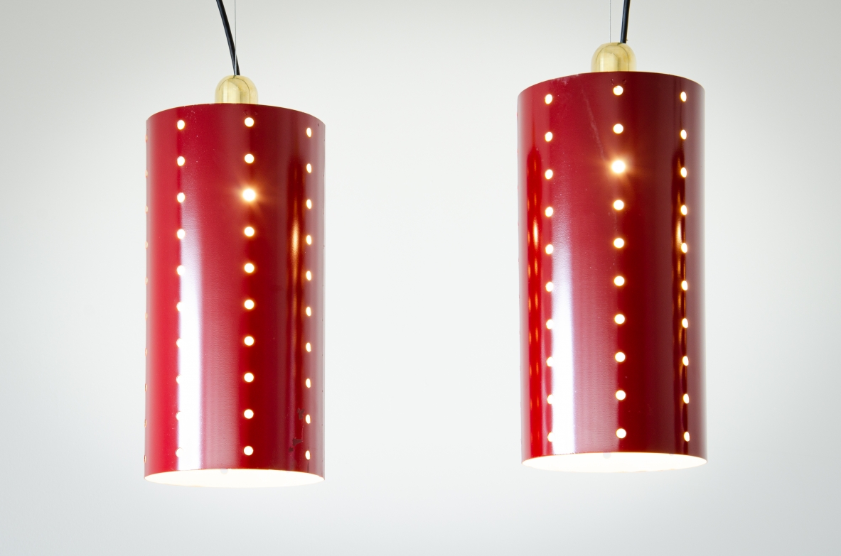 Quattro lampade a cilindro in metallo laccato e forato con bicchiere in ottone.  Manifattura italiana 1960ca.