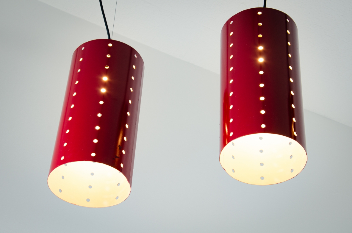 Quattro lampade a cilindro in metallo laccato e forato con bicchiere in ottone.  Manifattura italiana 1960ca.