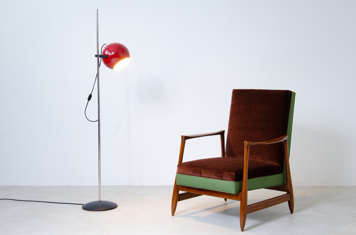 Lampada da lettura con diffusole in metallo laccato e stelo in metallo cromato.  Manifattura Harvey Guzzini, Recanati, 1960ca.