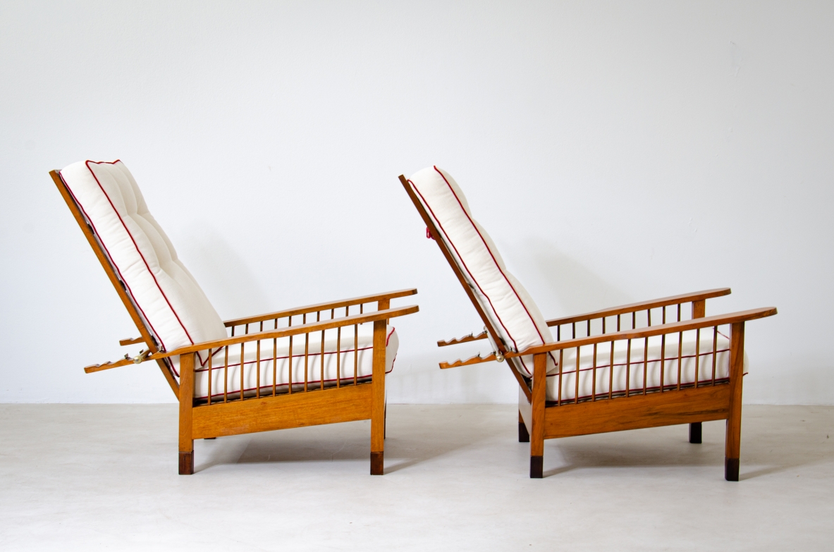 Gustav Stickley (1858–1942)  Pair of adjustable high back armchairs in oak New York, United States, 1920's.