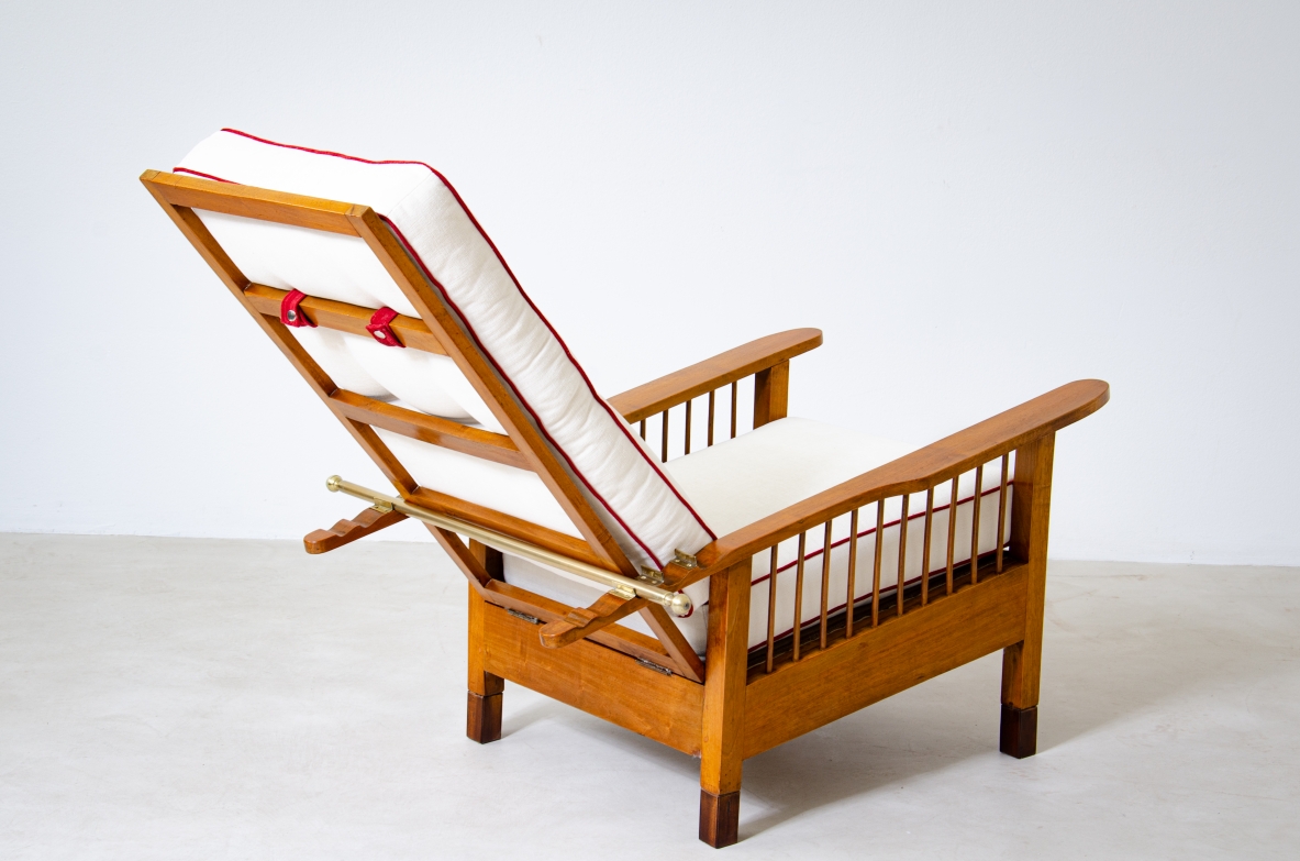 Gustav Stickley (1858–1942)  Pair of adjustable high back armchairs in oak New York, United States, 1920's.