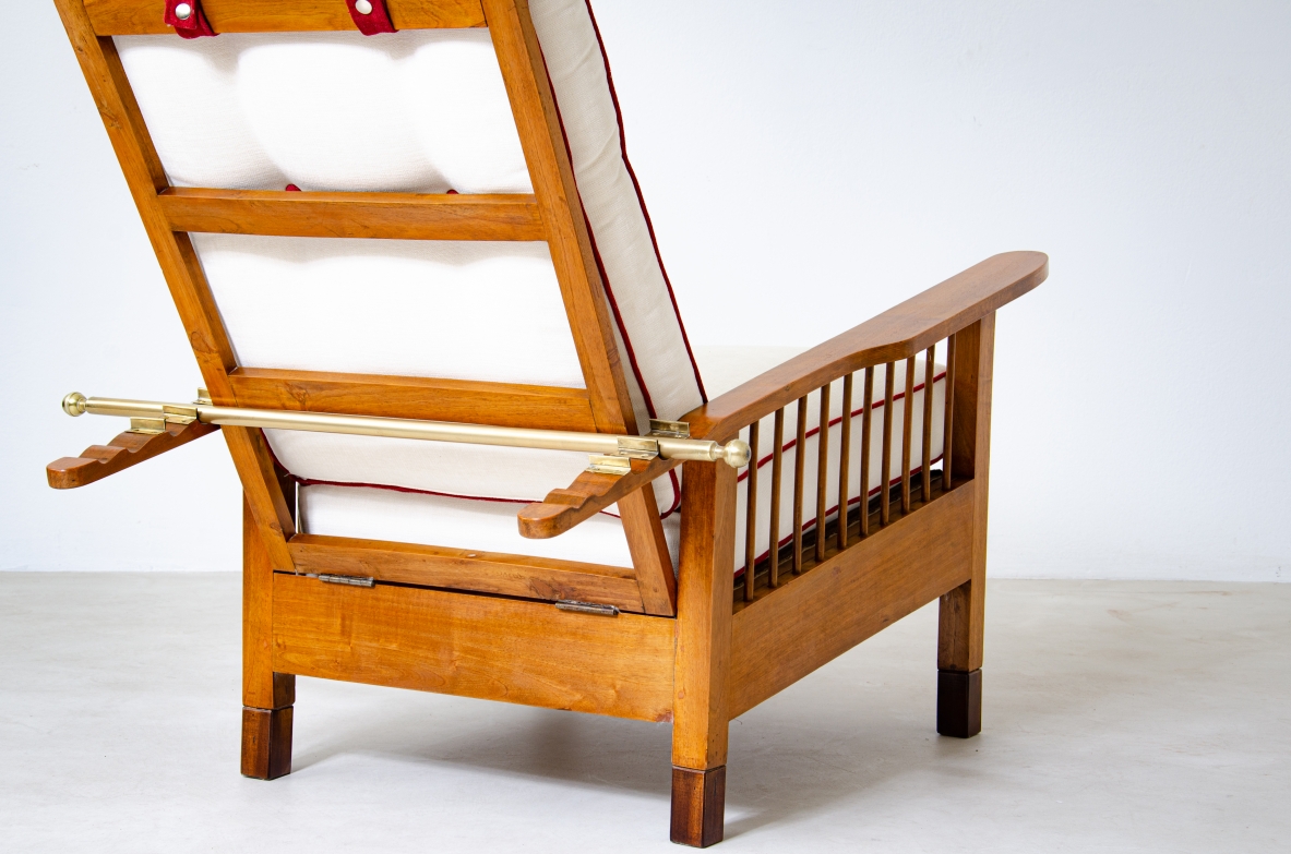 Gustav Stickley (1858–1942)  Pair of adjustable high back armchairs in oak New York, United States, 1920's.