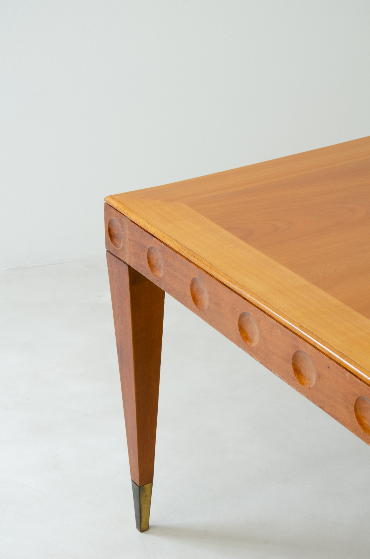 Gio Ponti, 1950's stunning table in cherry wood with nice decoration and thin long tips.
