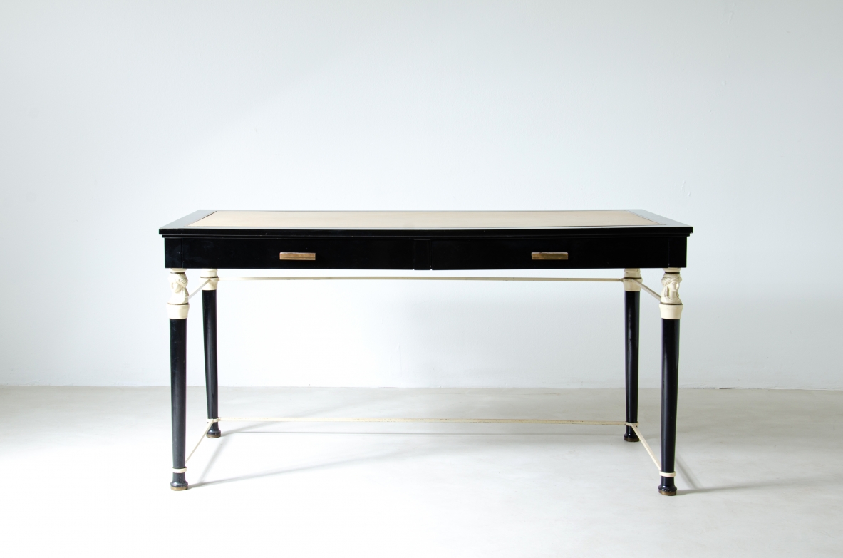 Stèphan Boudin, Maison Jansen, importante scrittoio in legno e metallo lacca. Piano in pelle e maniglie in bronzo, Parigi 1960ca.