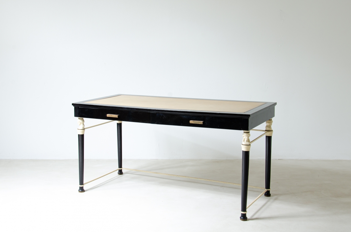 Stèphan Boudin, Maison Jansen, importante scrittoio in legno e metallo lacca. Piano in pelle e maniglie in bronzo, Parigi 1960ca.