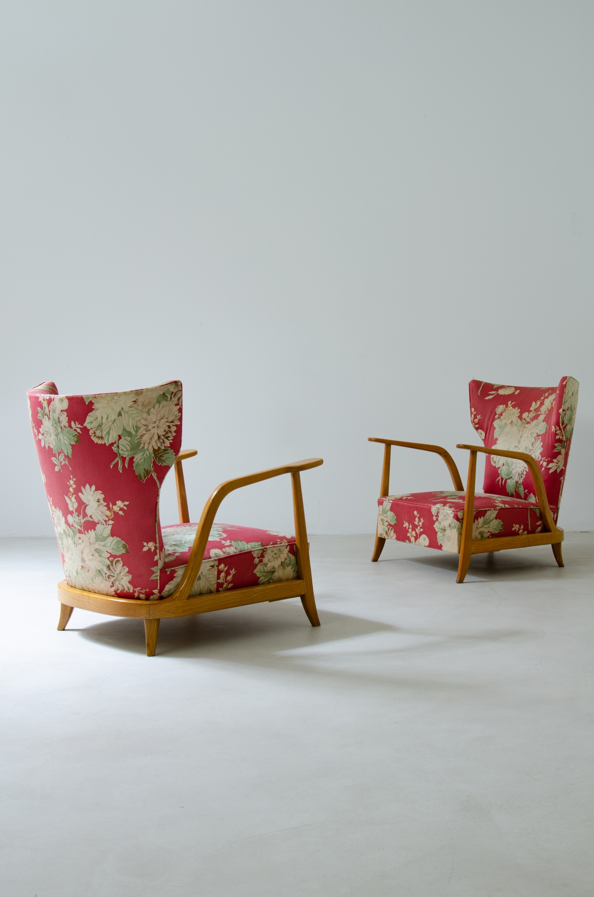 Enrico Ciuti, rare pair of armchairs in ash wood.  Italy, Milan, 1940's 