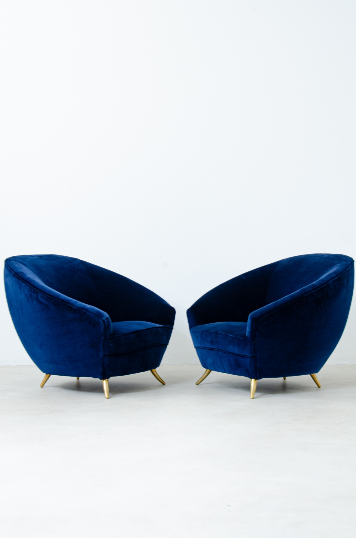 Federico Munari  Pair of armchairs in the cockpit with velvet upholstery and brass feet.  1940's Italian manufacture.