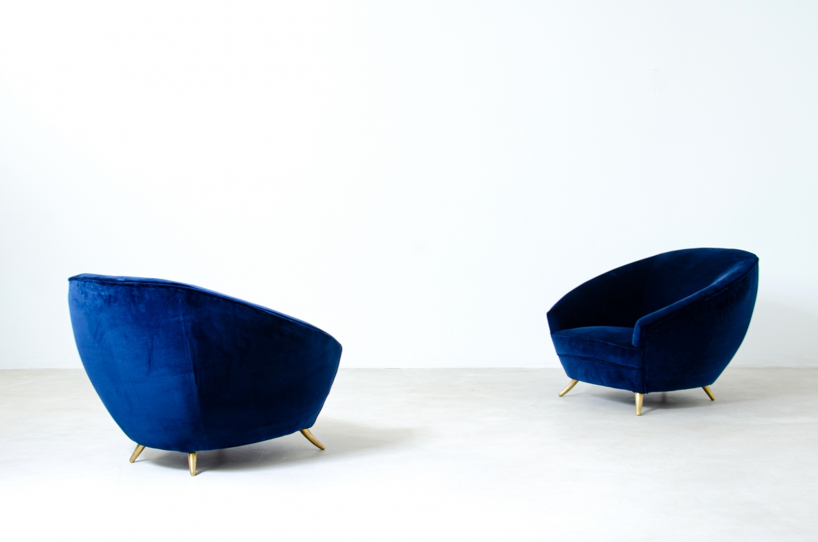 Federico Munari  Pair of armchairs in the cockpit with velvet upholstery and brass feet.  1940's Italian manufacture.