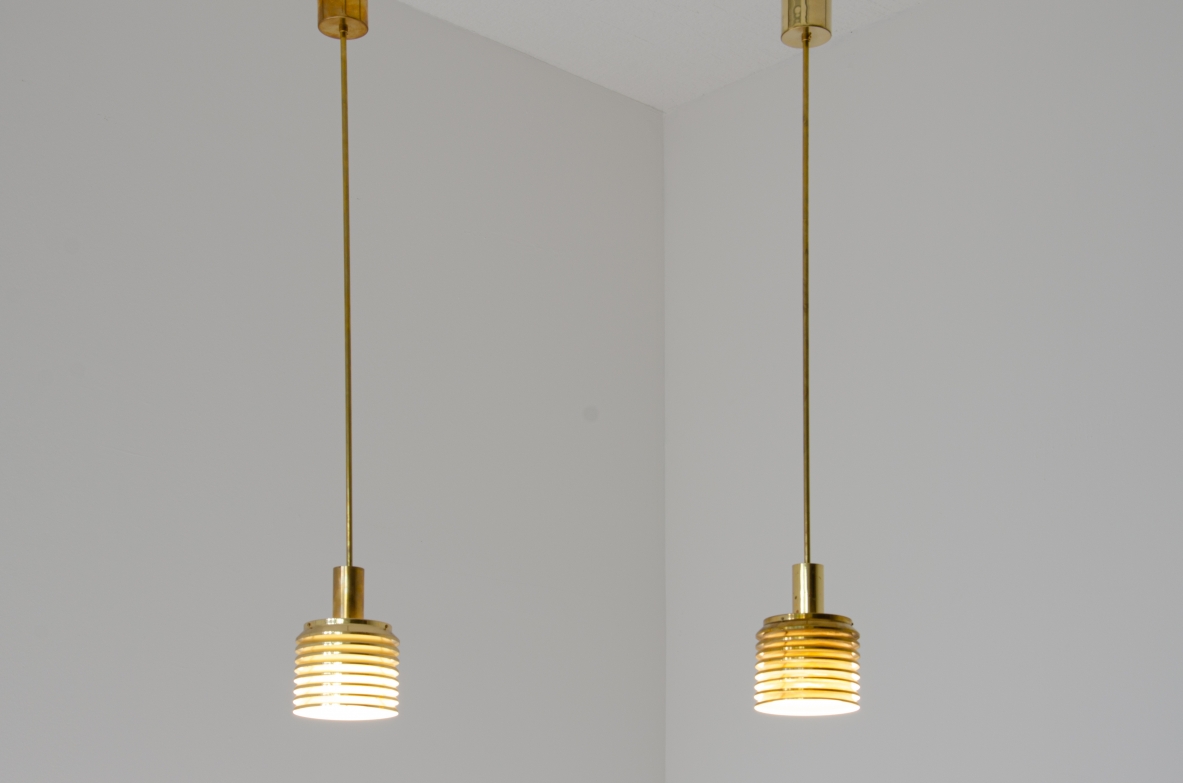 Hans-Agne Jakobsson. Coppia di lampade in ottone laminato. Prodotte da Markaryd, Svezia, 1960ca