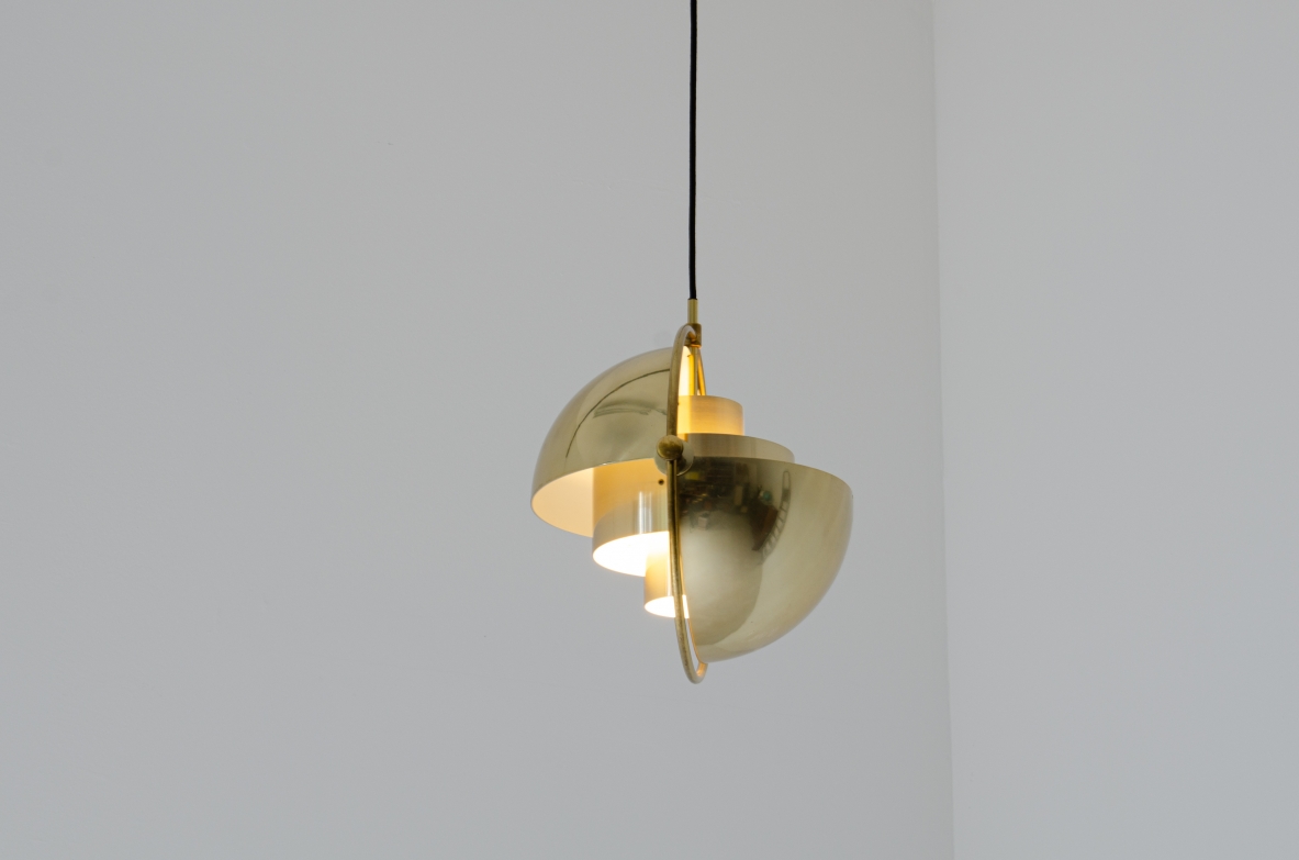 Louis Weisdorf. Lampadario Multi-Lite in ottone con due paralumi rotanti. Prodotta da Lyfa, Danimarca, 1974