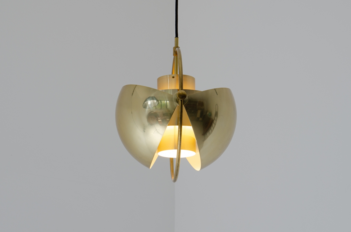 Louis Weisdorf. Lampadario Multi-Lite in ottone con due paralumi rotanti. Prodotta da Lyfa, Danimarca, 1974