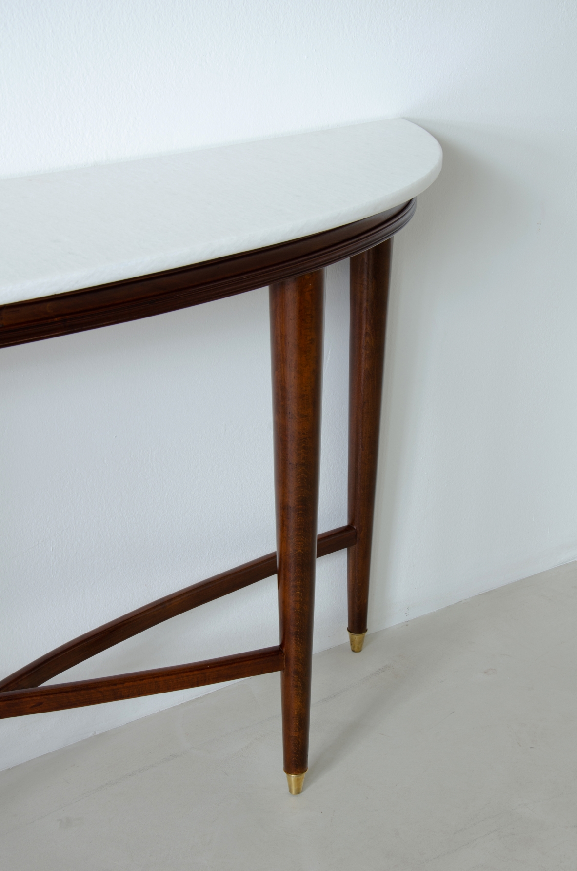 Paolo Buffa. Console in mogano con piano in marmo. Manifattura italiana, 1940ca.