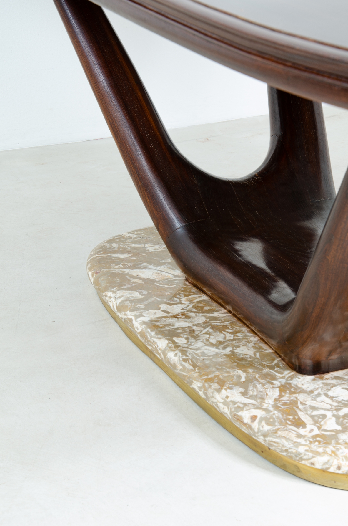 Vittorio Dassi, very elegant 1940's dining table with marble base.