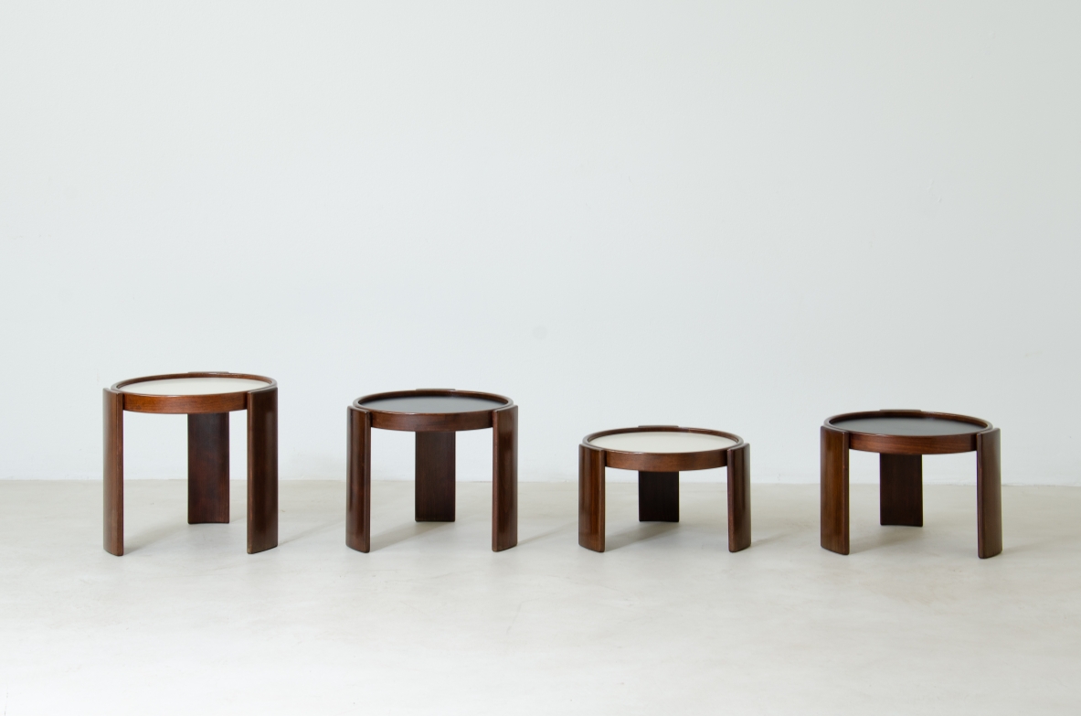 Gianfranco Frattini. Set di 4 tavolini componibili, Cassina, 1966