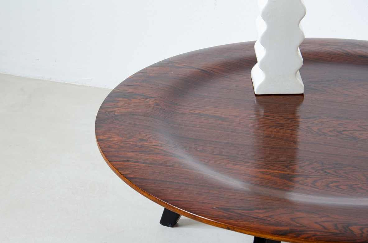 Charles e Ray Eames. Coppia di tavolini con piano in palissandro. Evans Products/Herman Miller, fine anni '40