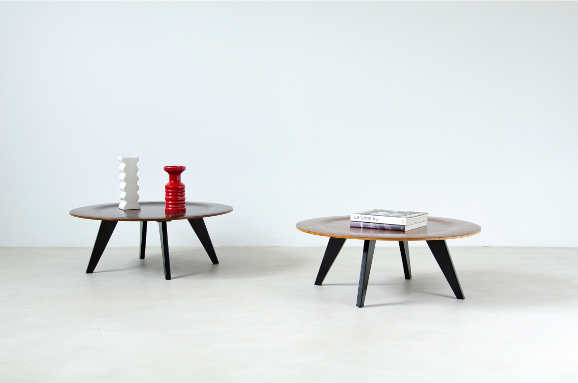 Charles e Ray Eames. Coppia di tavolini con piano in palissandro. Evans Products/Herman Miller, fine anni '40