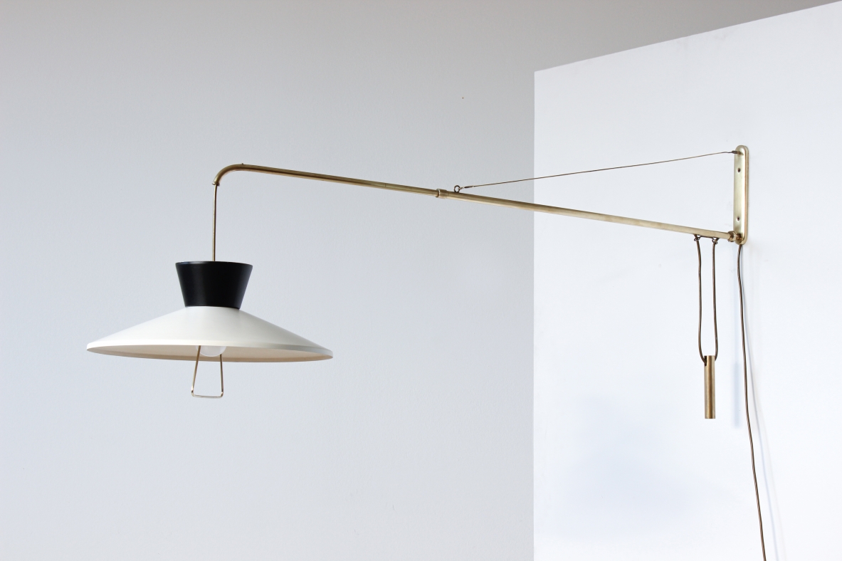 Telescopic lamp with counterweight and extendable arm. Stilux Milan, 1950's.