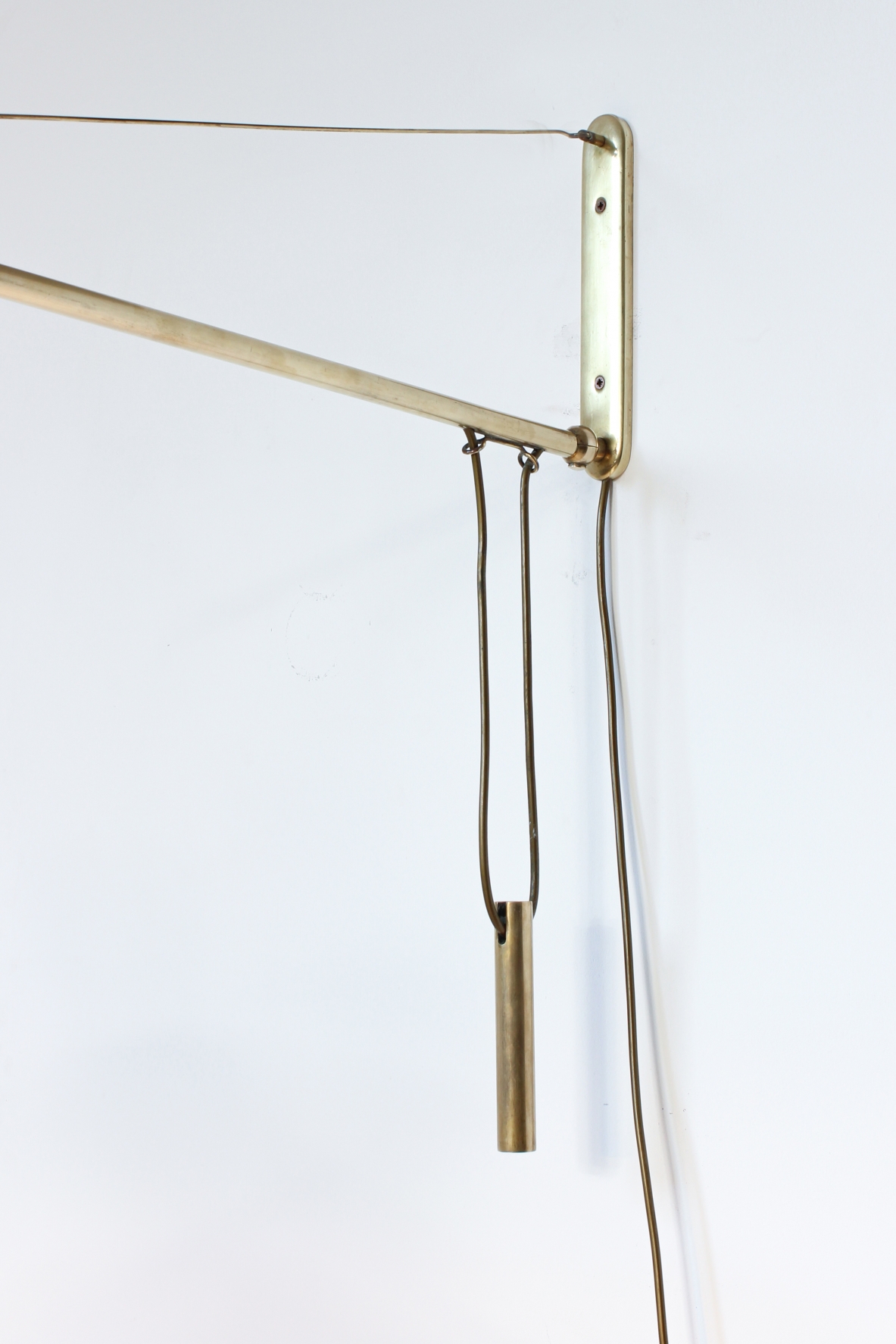 Telescopic lamp with counterweight and extendable arm. Stilux Milan, 1950's.