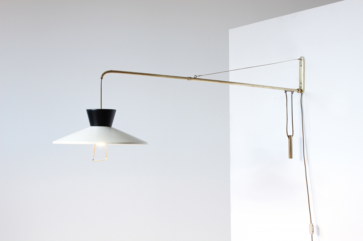 Telescopic lamp with counterweight and extendable arm. Stilux Milan, 1950's.