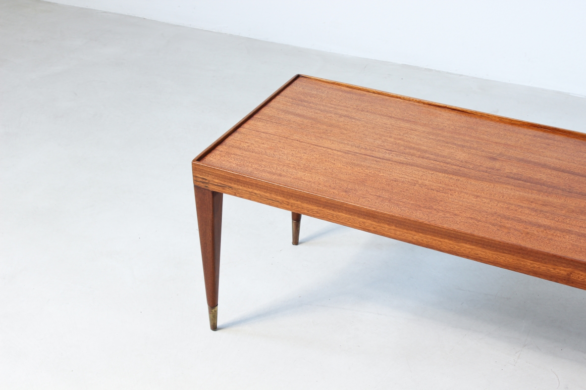 Grande tavolo da centro in legno di teak. Manifattura italiana, 1950ca