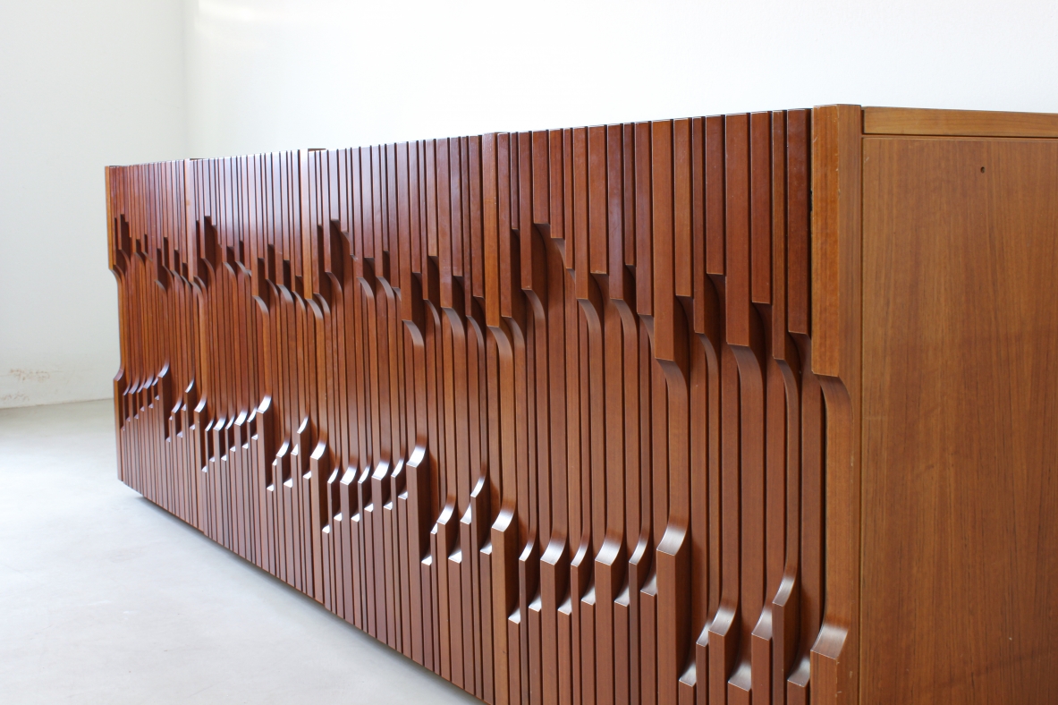 Luciano Frigerio. Large sideboard with front decorated with exotic wood slats. Frigerio di Desio production, 1970's
