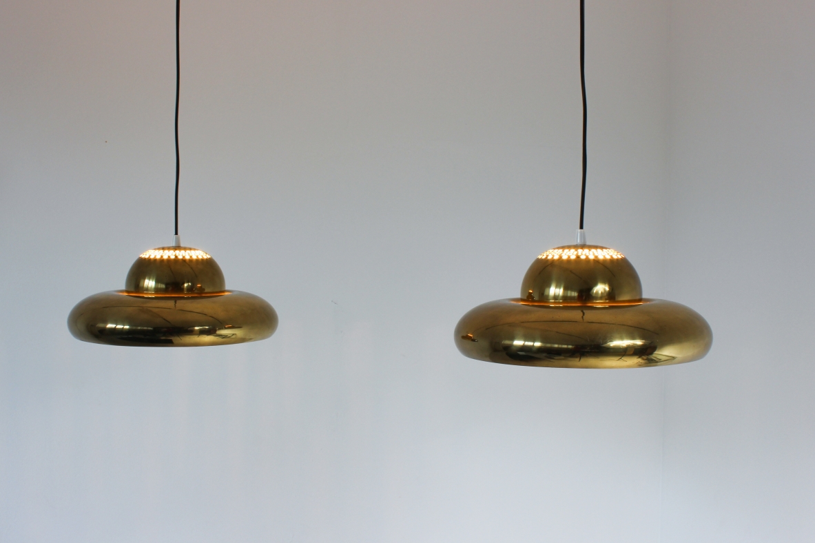 Afra e Tobia Scarpa  Coppia di lampadari in ottone, modello  Fior di Loto.  Produzione Flos, 1960ca.