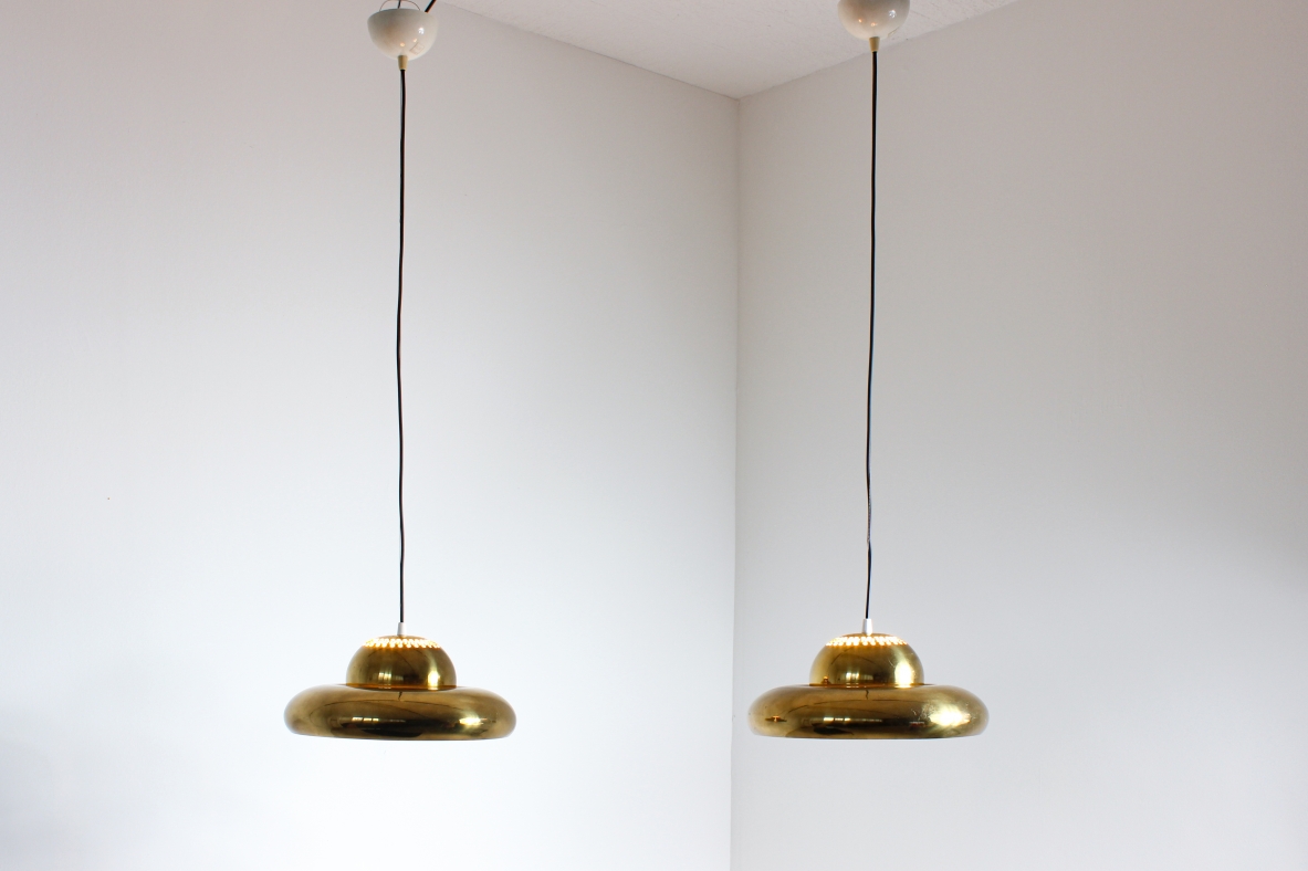 Afra e Tobia Scarpa  Coppia di lampadari in ottone, modello  Fior di Loto.  Produzione Flos, 1960ca.