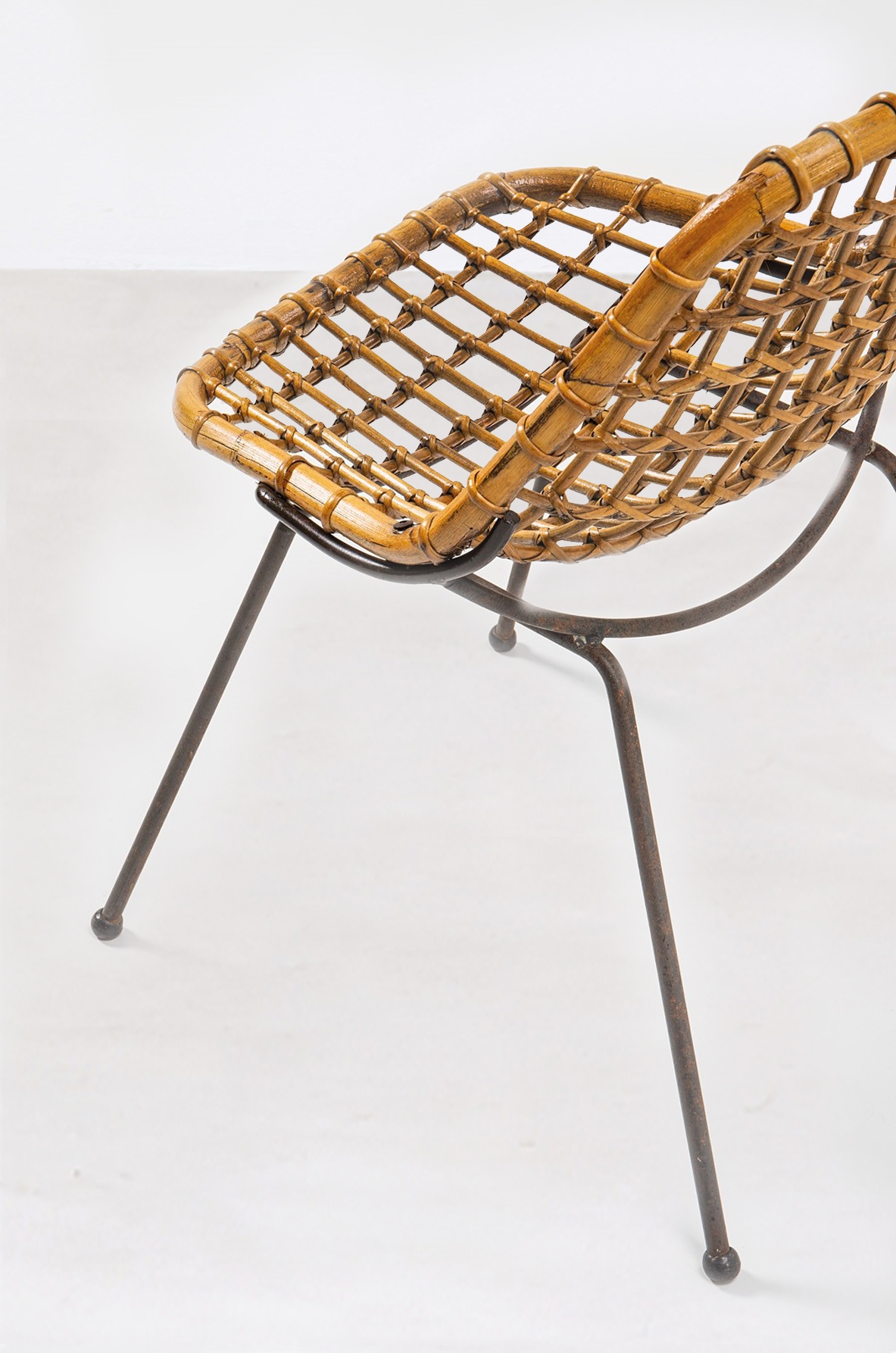 Gian Franco Leger. Set di otto sedie in rattan curvato e tondino di ferro, 1960ca