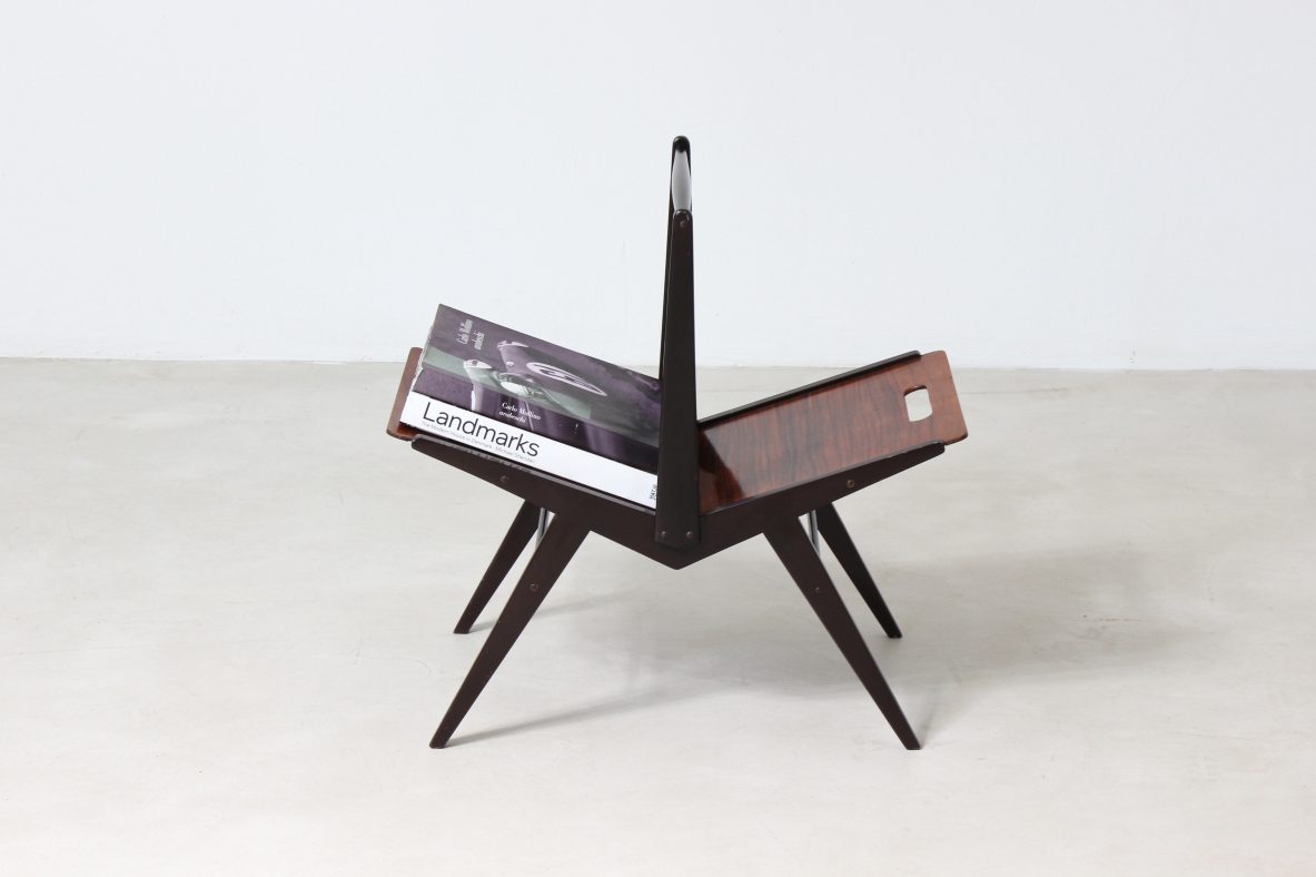 Elegante portariviste in legno scuro  Manifattura italiana, 1950ca.