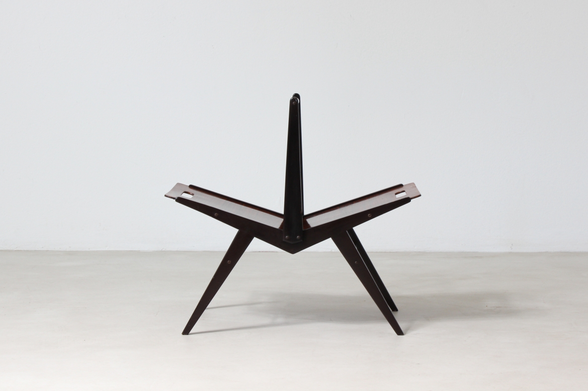 Elegante portariviste in legno scuro  Manifattura italiana, 1950ca.