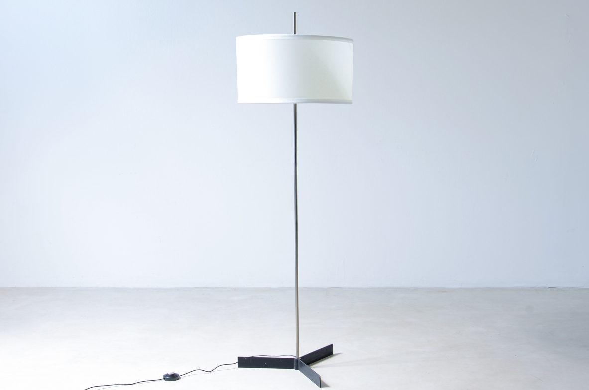 Italian 1960's floor lamp with base made of three metal supports and fabric lampshade.