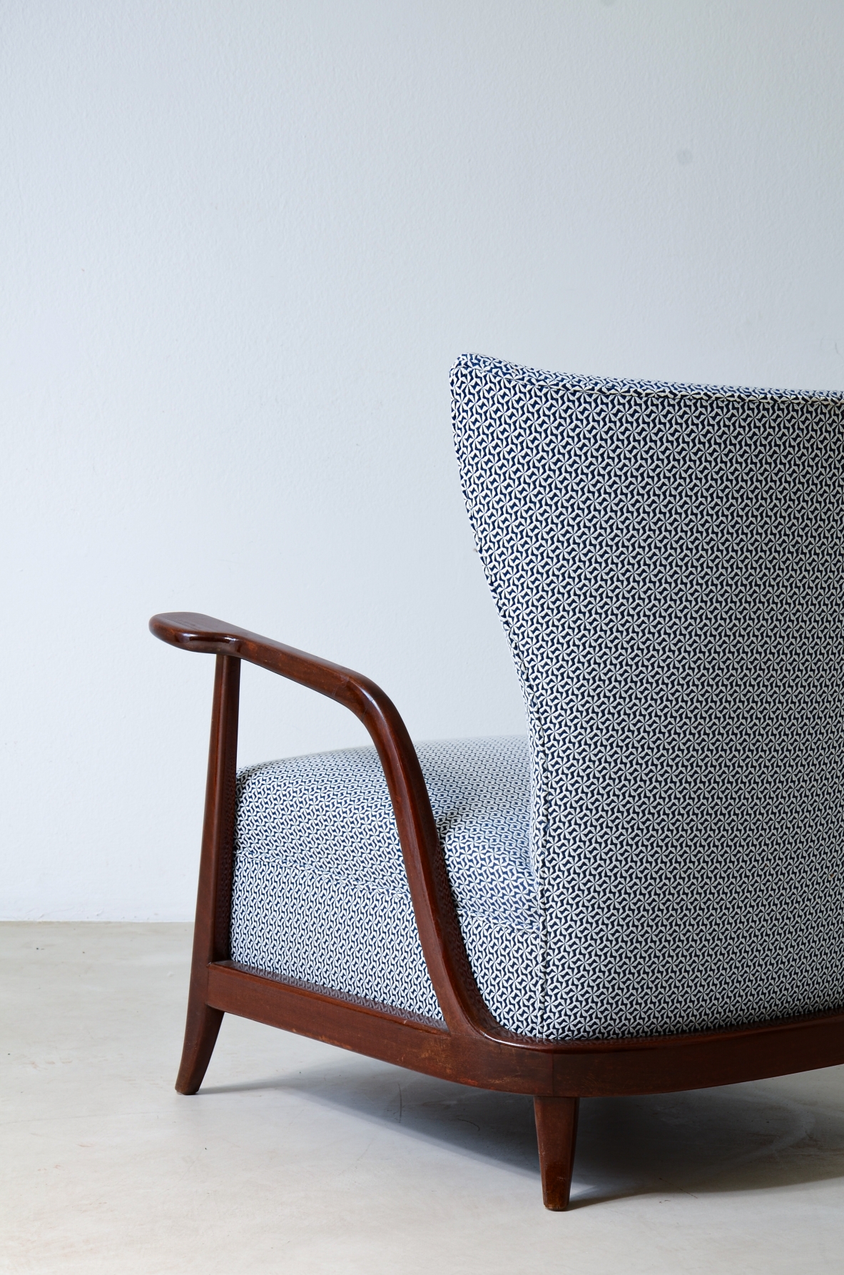 Enrico Ciuti (1910 - 1991)  Elegant armchair in curved wood and upholstered fabric  Italian manufacture, around 1940.